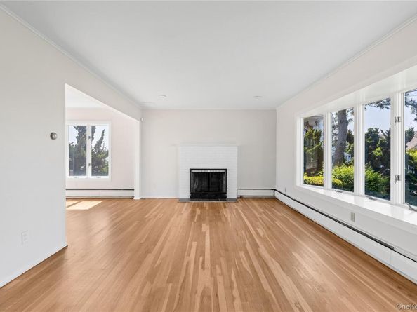167 Secatogue Lane W, West Islip NY 11795