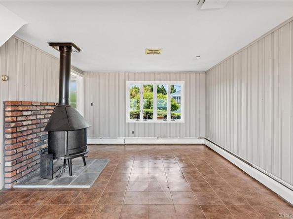 167 Secatogue Lane W, West Islip NY 11795