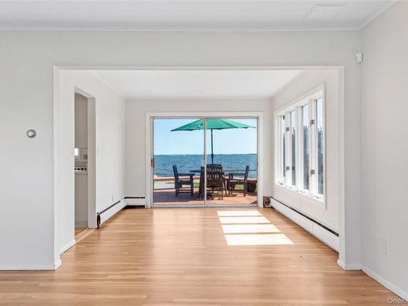 167 Secatogue Lane W, West Islip NY 11795