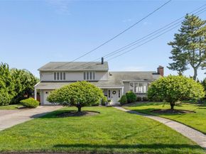 167 Secatogue Lane W, West Islip NY 11795