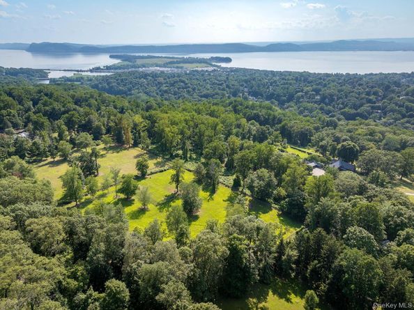 99 Quaker Bridge Road, Croton-on-Hudson NY 10520