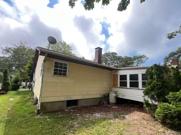 17 Appel Drive E, Shirley NY 11967