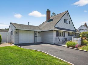 22 Twin Lane N, Wantagh NY 11793