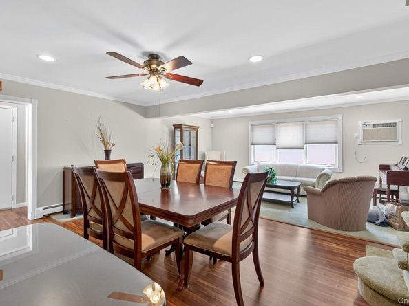 22 Twin Lane N, Wantagh NY 11793