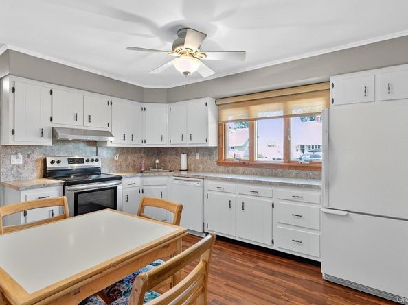 22 Twin Lane N, Wantagh NY 11793