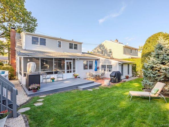 37 Newark Street, Lindenhurst NY 11757