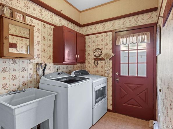 37 Newark Street, Lindenhurst NY 11757