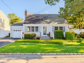 37 Newark Street, Lindenhurst NY 11757
