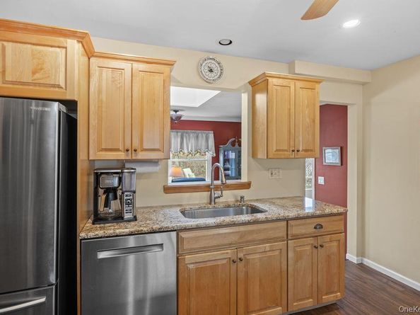 37 Newark Street, Lindenhurst NY 11757