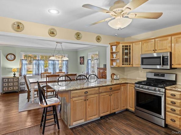 37 Newark Street, Lindenhurst NY 11757