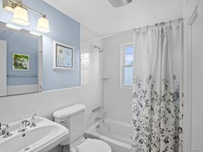 37 Newark Street, Lindenhurst NY 11757