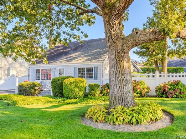 37 Newark Street, Lindenhurst NY 11757