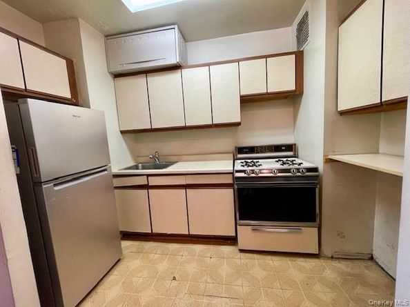 48-21 40 Street 2C, Sunnyside NY 11104
