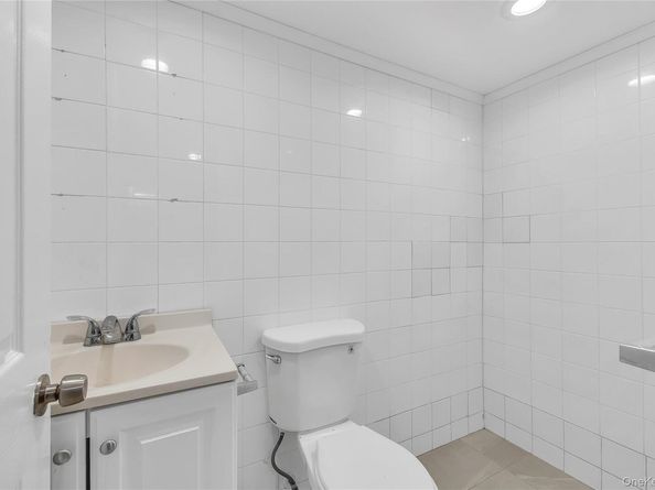 147 S Terrace Place, Valley Stream NY 11580