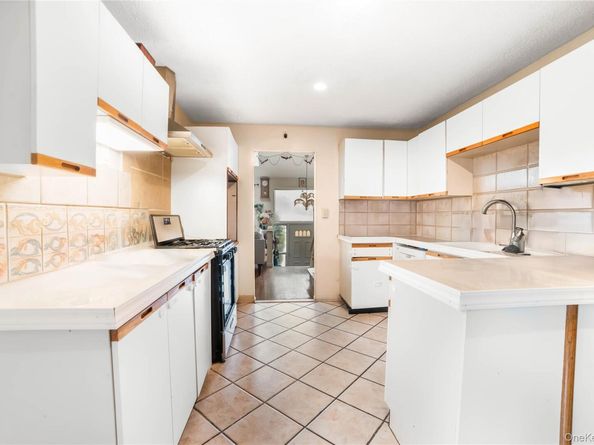 211 Cantiague Rock Road, Westbury NY 11590