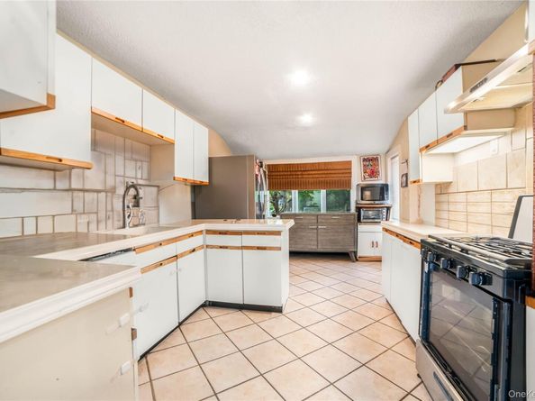 211 Cantiague Rock Road, Westbury NY 11590