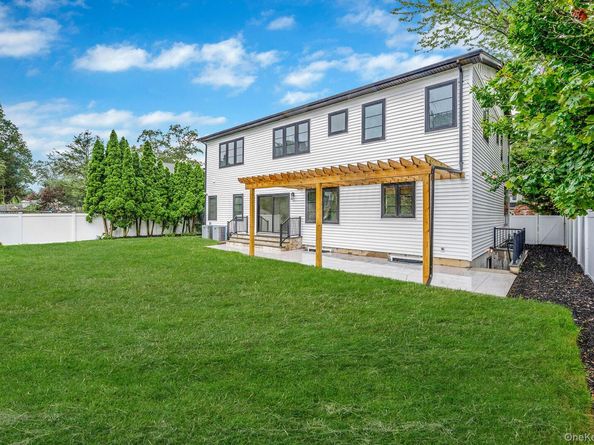 1555 Henry Road, Wantagh NY 11793