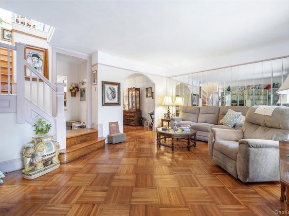 64-30 83rd Place, Middle Village NY 11379