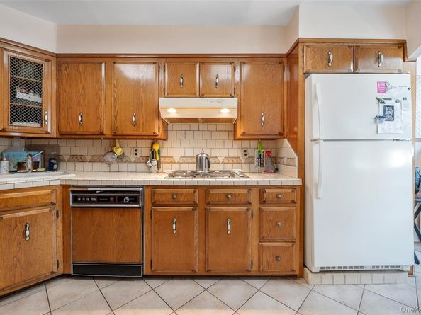 64-30 83rd Place, Middle Village NY 11379