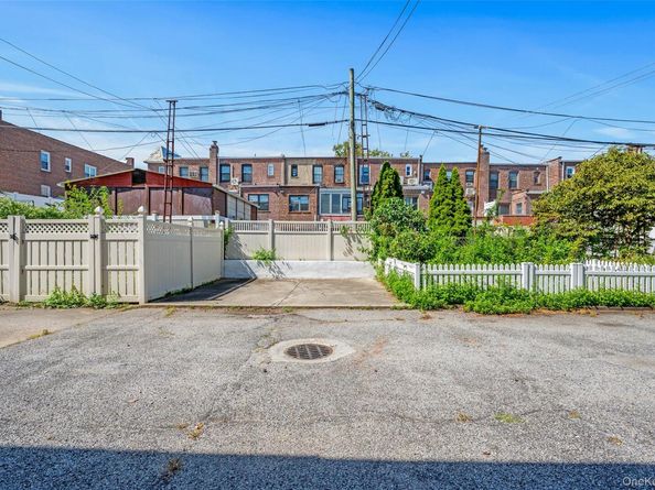 64-30 83rd Place, Middle Village NY 11379