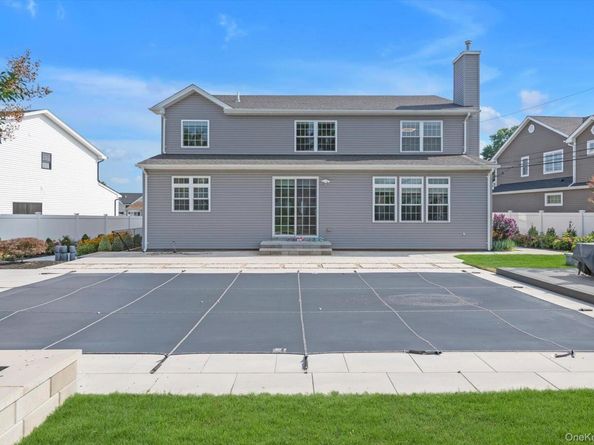 6 Vera Avenue, Plainview NY 11803