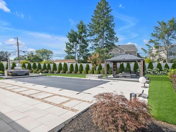 6 Vera Avenue, Plainview NY 11803