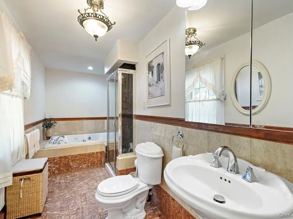 32 Parkway Circle, Mount Vernon NY 10552