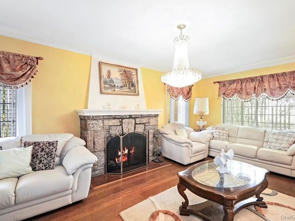 32 Parkway Circle, Mount Vernon NY 10552
