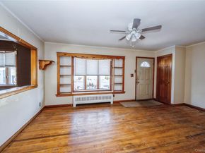 54 31st Street, Copiague NY 11726