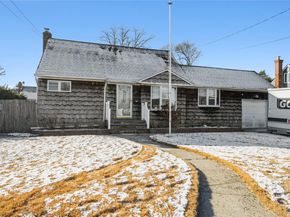 54 31st Street, Copiague NY 11726