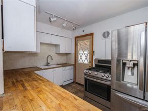 54 31st Street, Copiague NY 11726