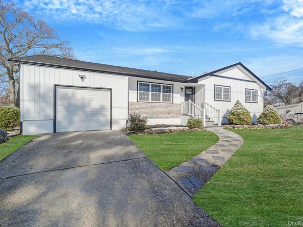 45 Oaklawn Avenue, Farmingville NY 11738