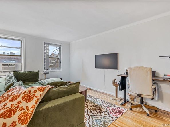 65-74 Saunders Street 6J, Rego Park NY 11374