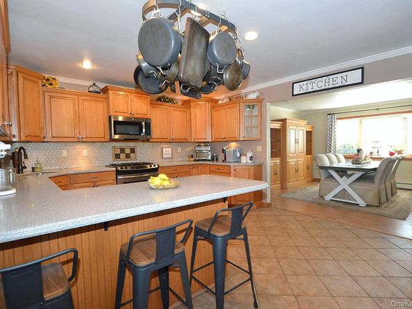 263 N Bicycle Path, Selden NY 11784