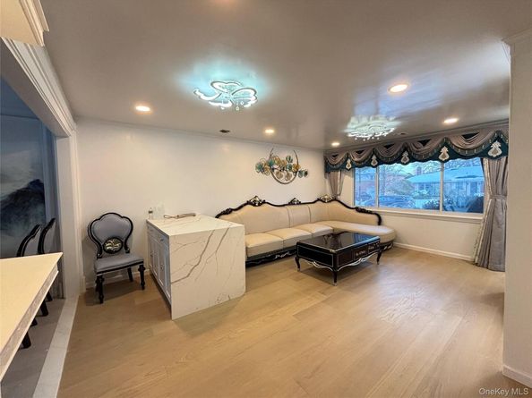 105 Seaman Road, Jericho NY 11753