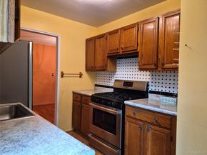 98 DeHaven Drive 2B, Yonkers NY 10703