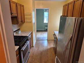 98 DeHaven Drive 2B, Yonkers NY 10703