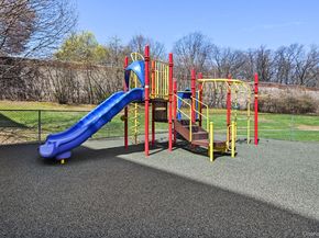 98 DeHaven Drive 2B, Yonkers NY 10703