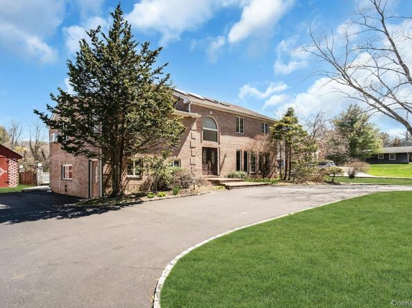 12 Bagatelle Road, Dix Hills NY 11746