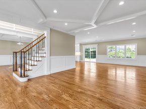 11 Evelyn Court, Syosset NY 11791