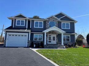 11 Evelyn Court, Syosset NY 11791