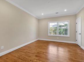 11 Evelyn Court, Syosset NY 11791