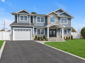 11 Evelyn Court, Syosset NY 11791