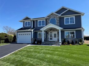 11 Evelyn Court, Syosset NY 11791