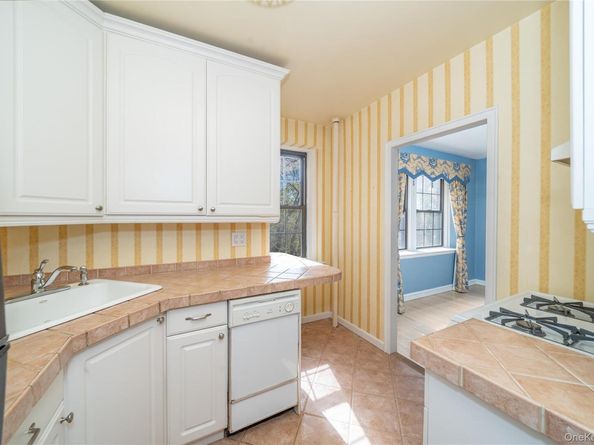 198 Garth Road 2B, Scarsdale NY 10583