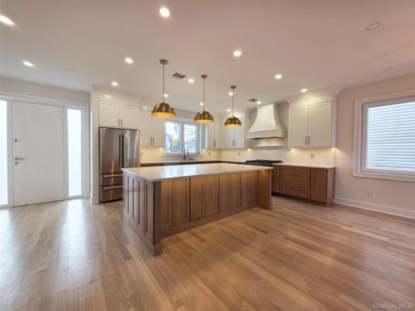 208 Wetherill Road, Garden City NY 11530