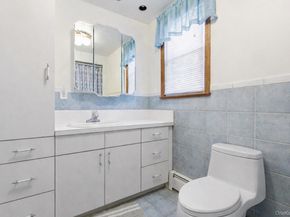 150 Hughes Place, Albertson NY 11507
