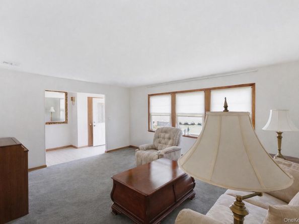 150 Hughes Place, Albertson NY 11507