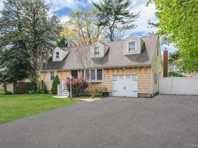 118 Foster Road, Ronkonkoma NY 11779