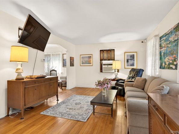 160 Albermarle Avenue, Valley Stream NY 11580